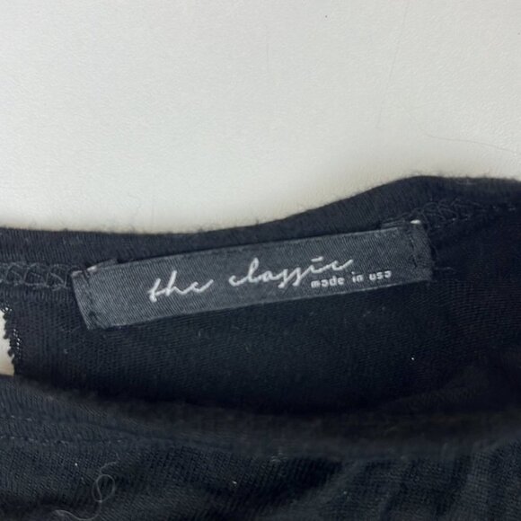 the classic black long sleeved open back with graphic front size medium - Picture 4 of 9